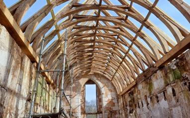 Rénovation d'une charpente cintrée réalisée par Thomas Beaudoin, couvreur à Orbec